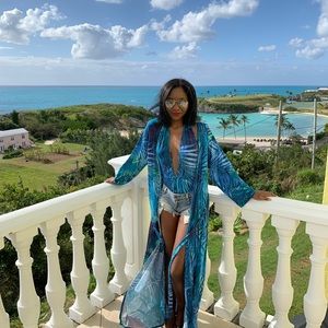 Meet your Posher, Adera